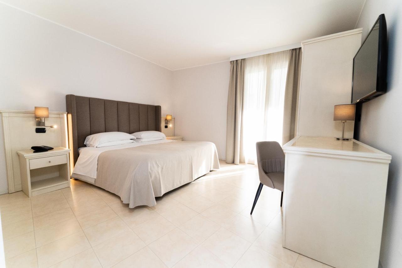 Hotel Falli Porto Cesareo Exterior foto