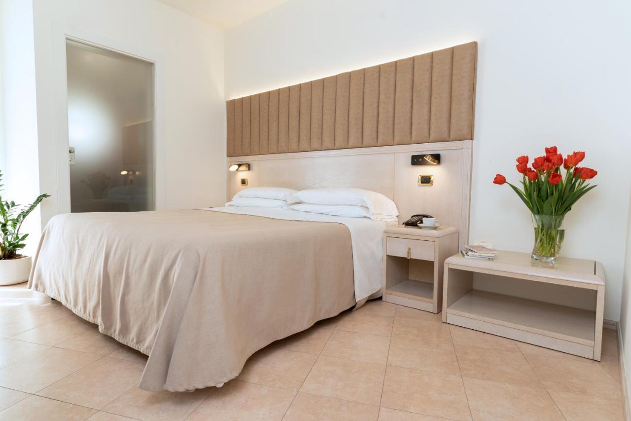 Hotel Falli Porto Cesareo Exterior foto